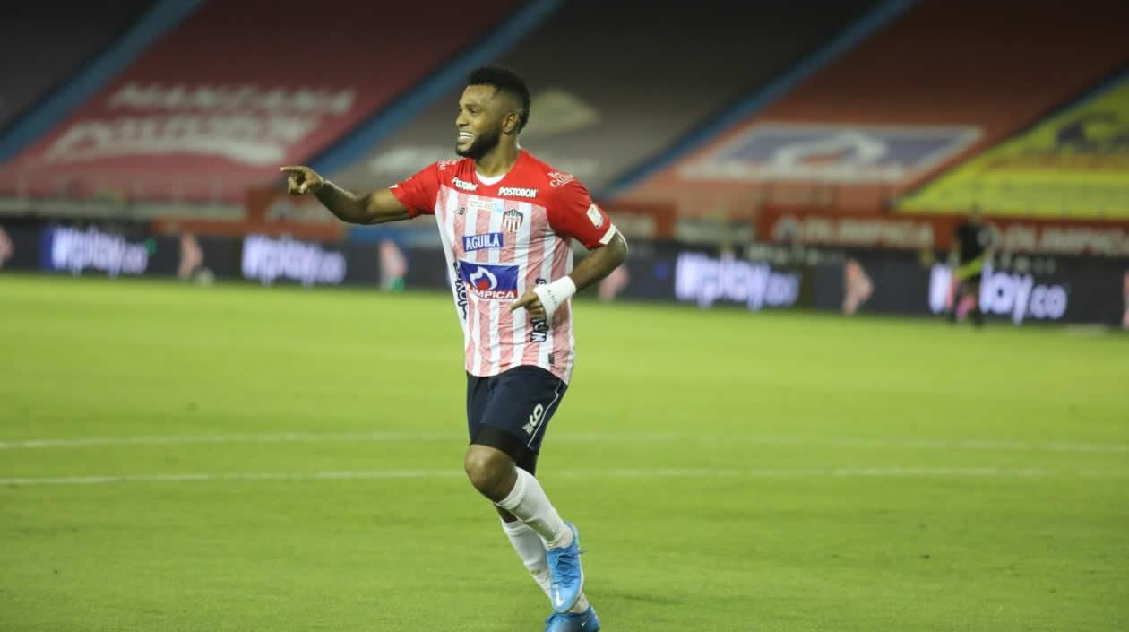 Miguel Borja celebra su gol