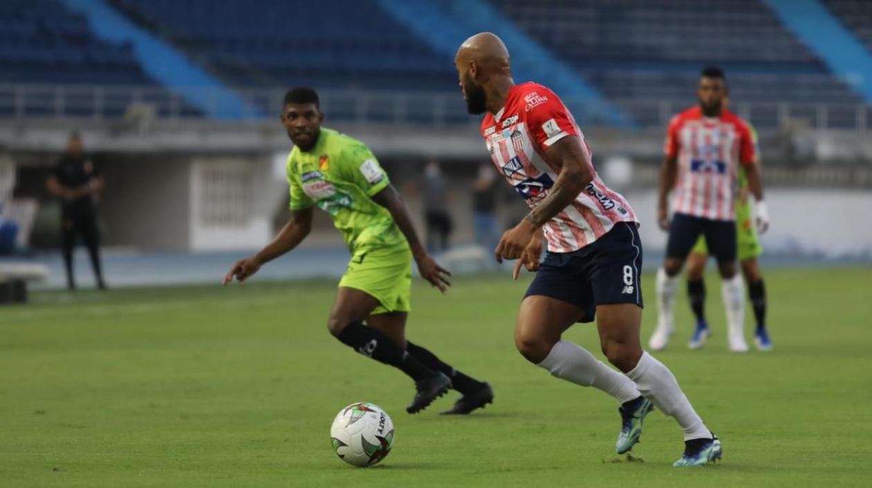 Fredy Hinestroza, en una jugada del partido ante Pereira.