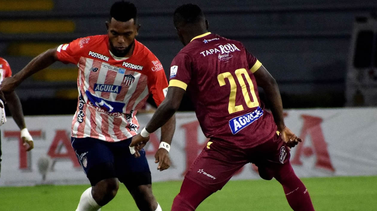 Miguel Ángel Borja intentando superar la marca de William Parra.