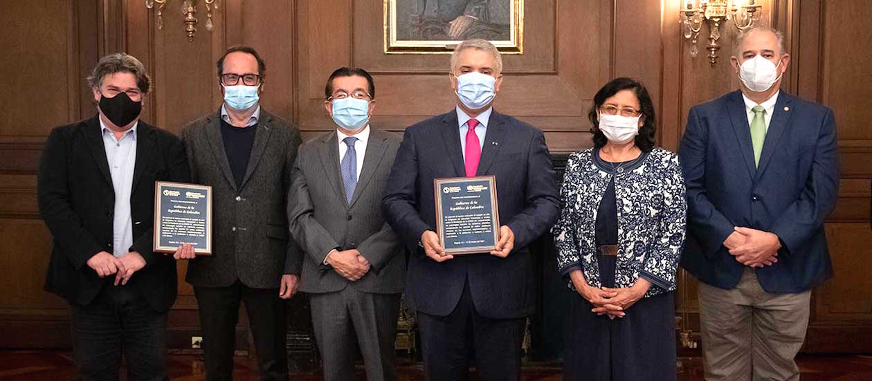 Entrega del reconocimiento al programa 'Prevención y Acción'.