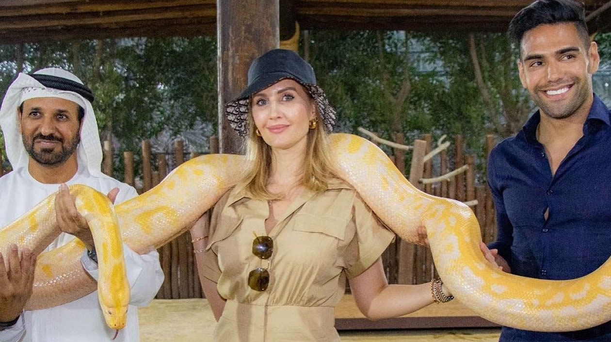 Lorelei Tarón, su esposa, lo acompañó. 