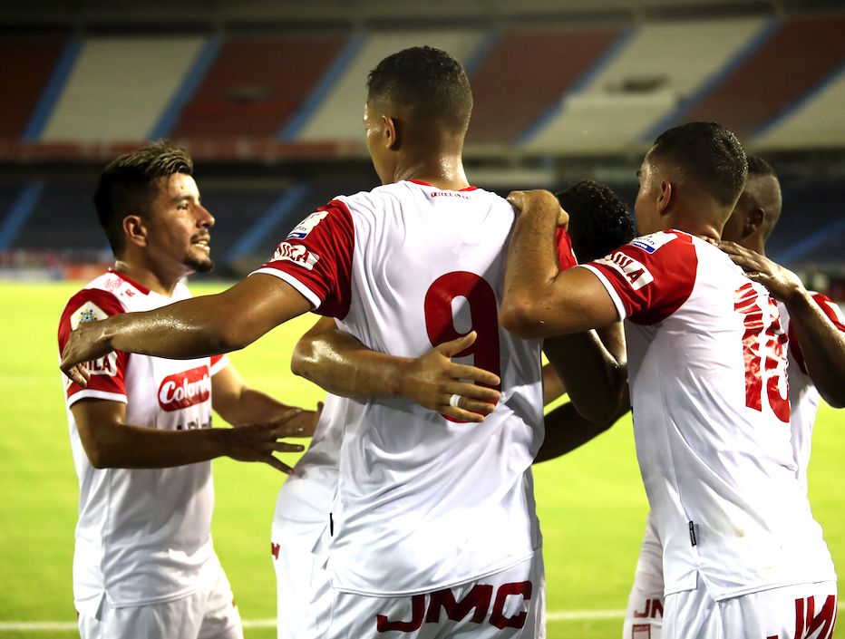 Jugadores de Independiente Santa Fe festejando el empate en el Metropolitano.