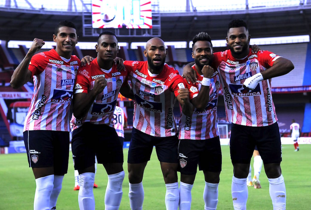 Jugadores del Junior celebrando el gol de Miguel Ángel Borja.