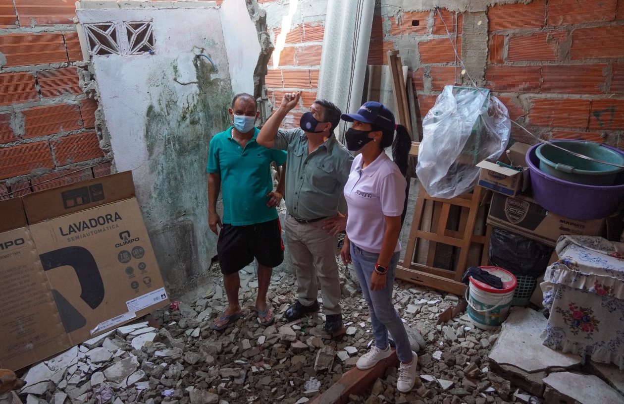 El secretario de Obras Públicas, Rafael Lafont y la gerente de Edubar, Angelly Criales.