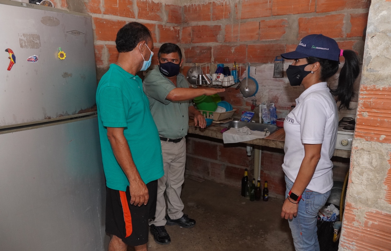 El secretario de Obras Públicas, Rafael Lafont y la gerente de Edubar, Angelly Criales.