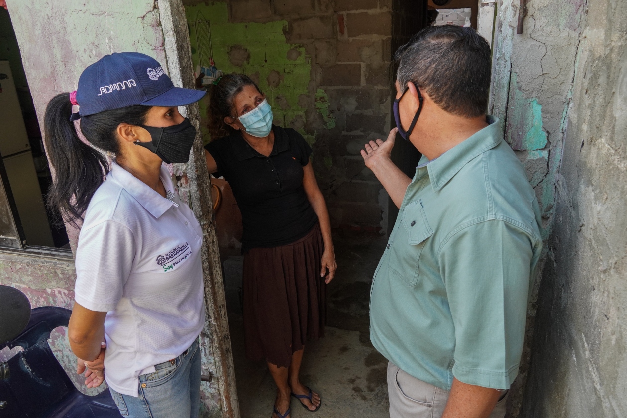 La gerente de Edubar, Angelly Criales y el secretario de Obras Públicas, Rafael Lafont.