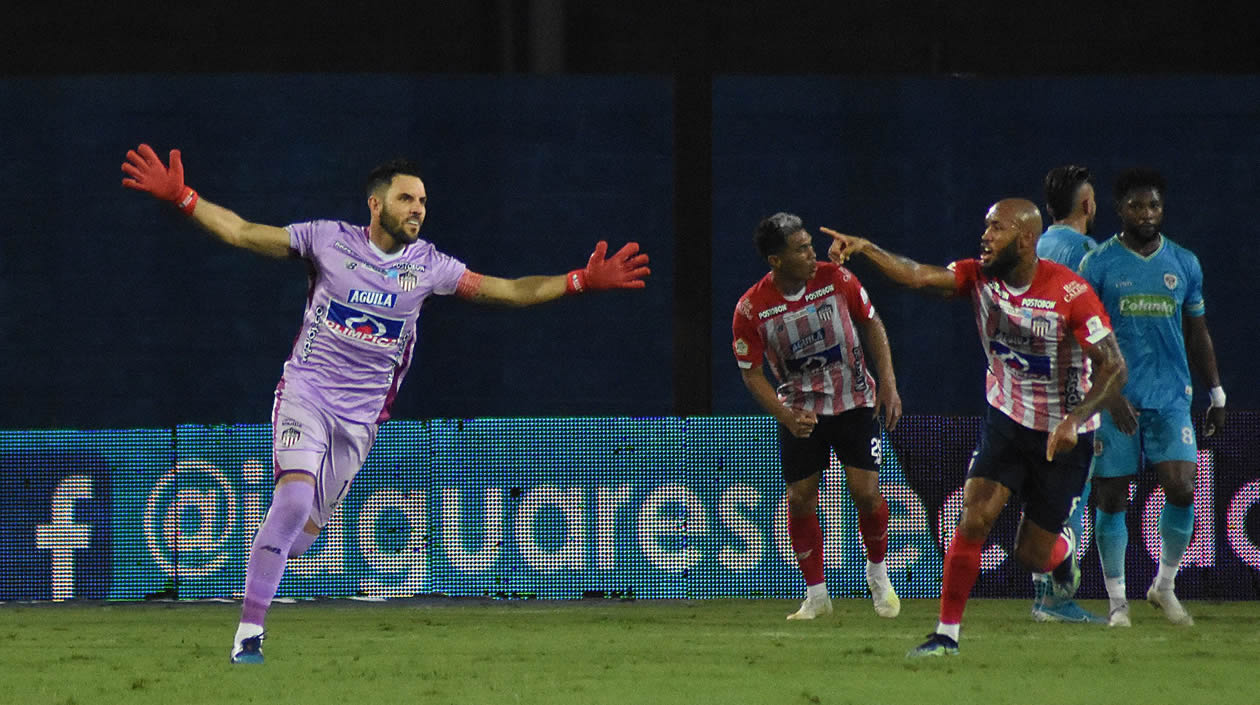 Sebastián Viera celebrando el golazo.