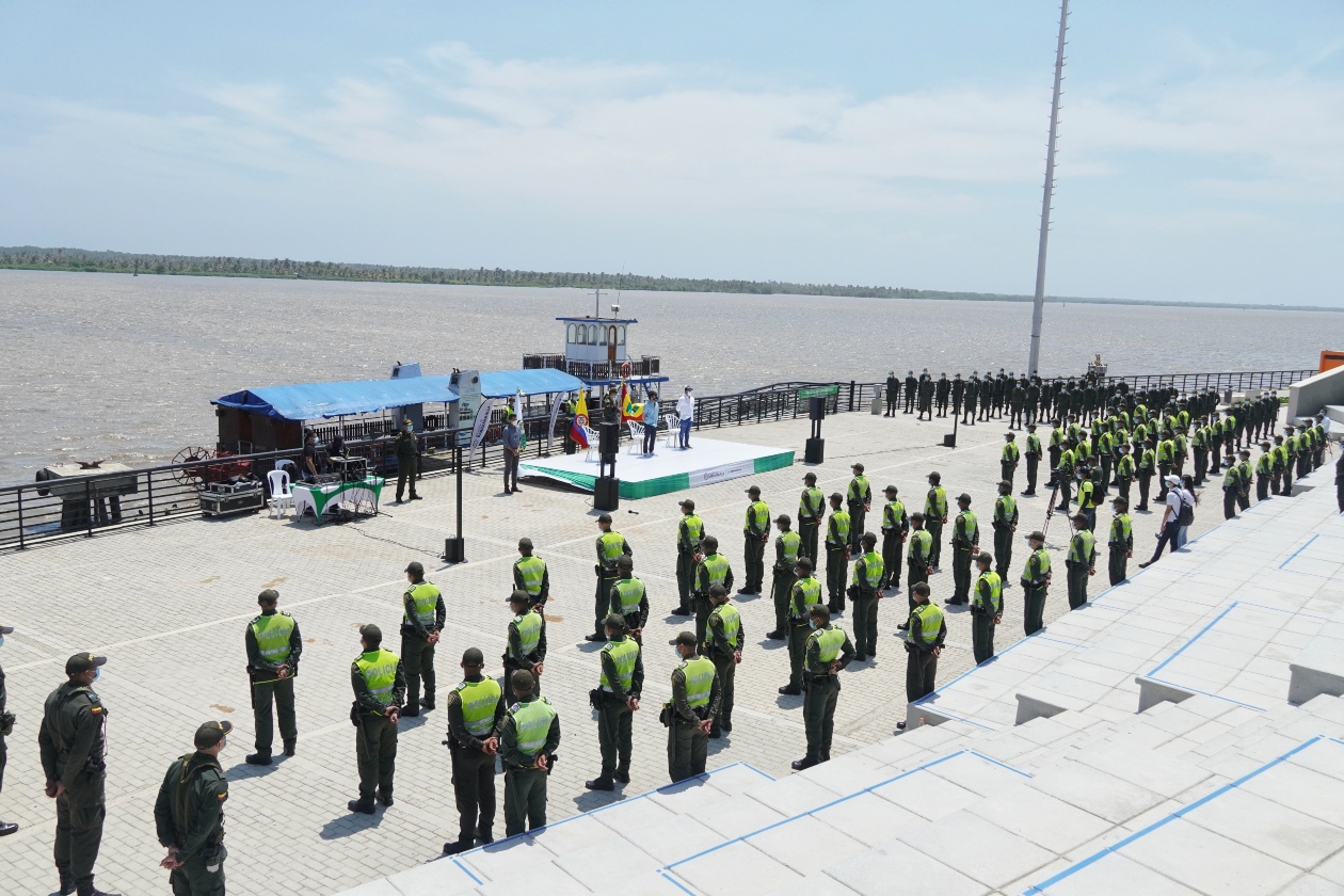 Los policías que llegaron a la ciudad.