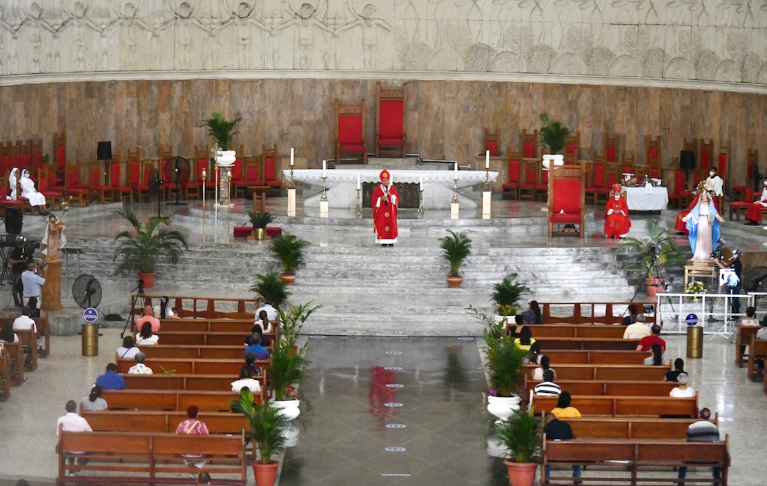 El Arzobispo Pablo Emiro Salas presidiendo ceremonia desde la Catedral con todos los protocolos de bioseguridad.