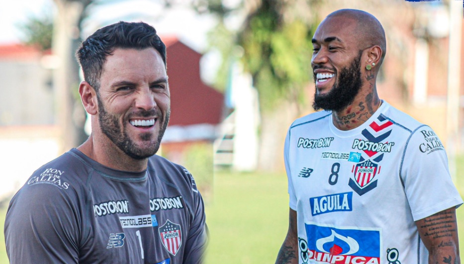 El capitán Sebastián Viera y Freddy Hinestroza.