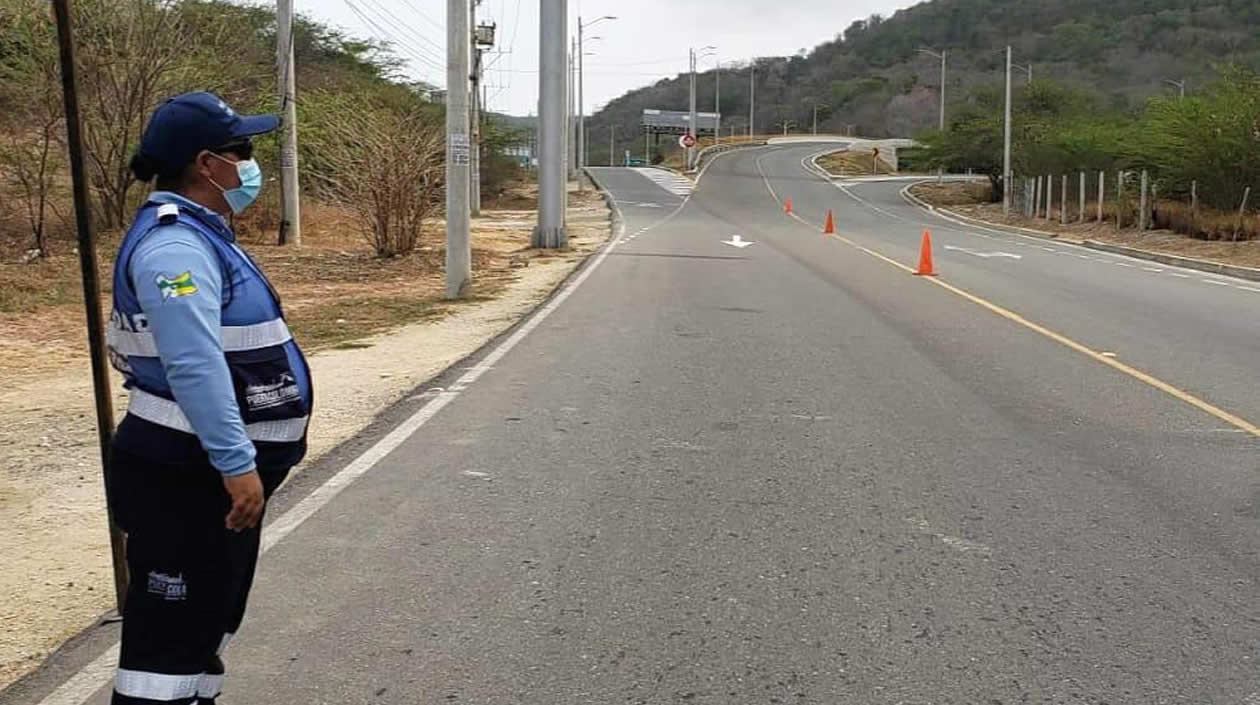 Controles del tránsito en los accesos a Puerto Colombia.