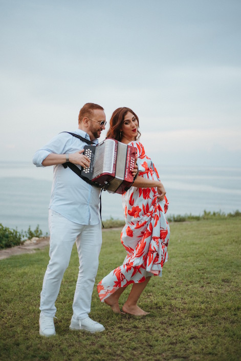 Isa Mebarak con Chelito de Castro.