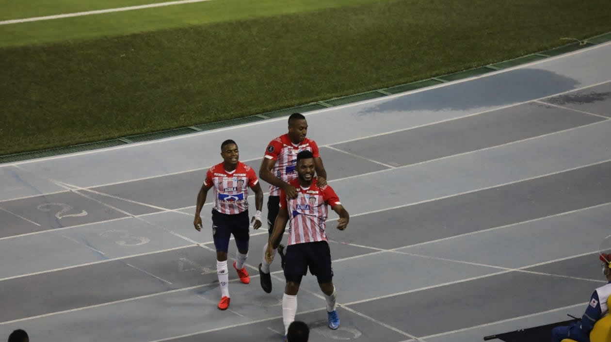 Miguel Ángel Borja celebrando el gol de la apertura.