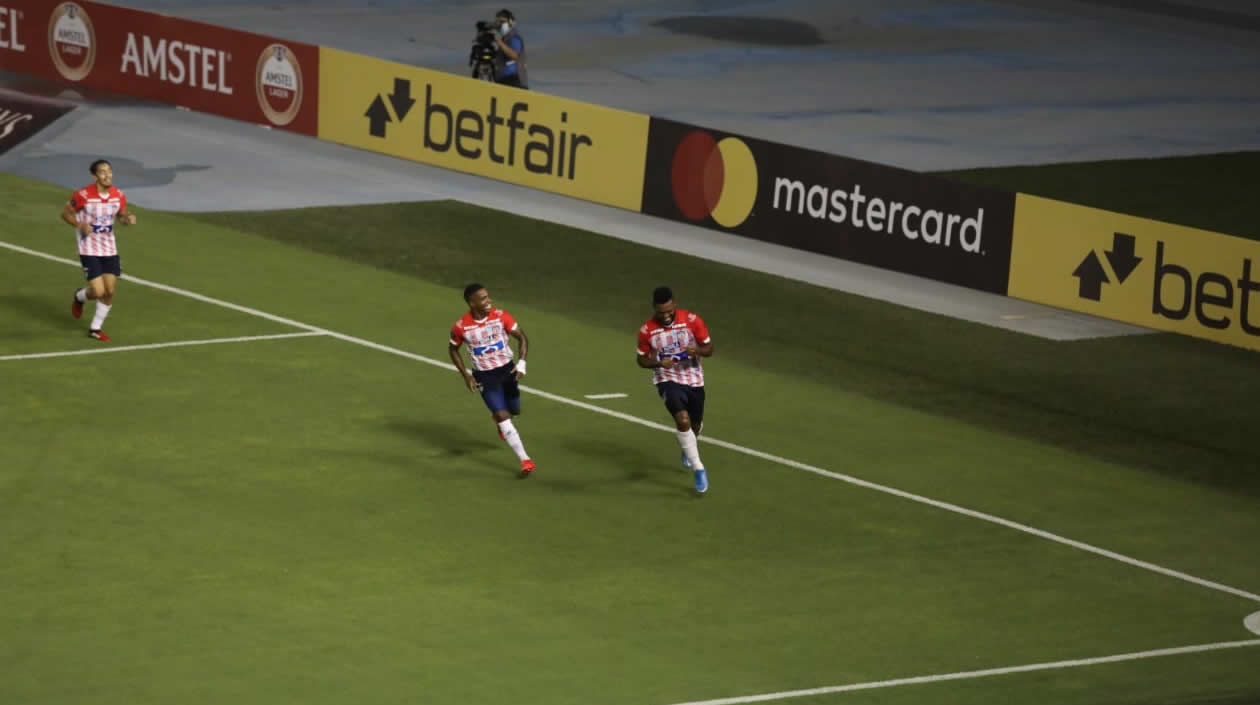 Miguel Ángel Borja celebrando el gol de la apertura.