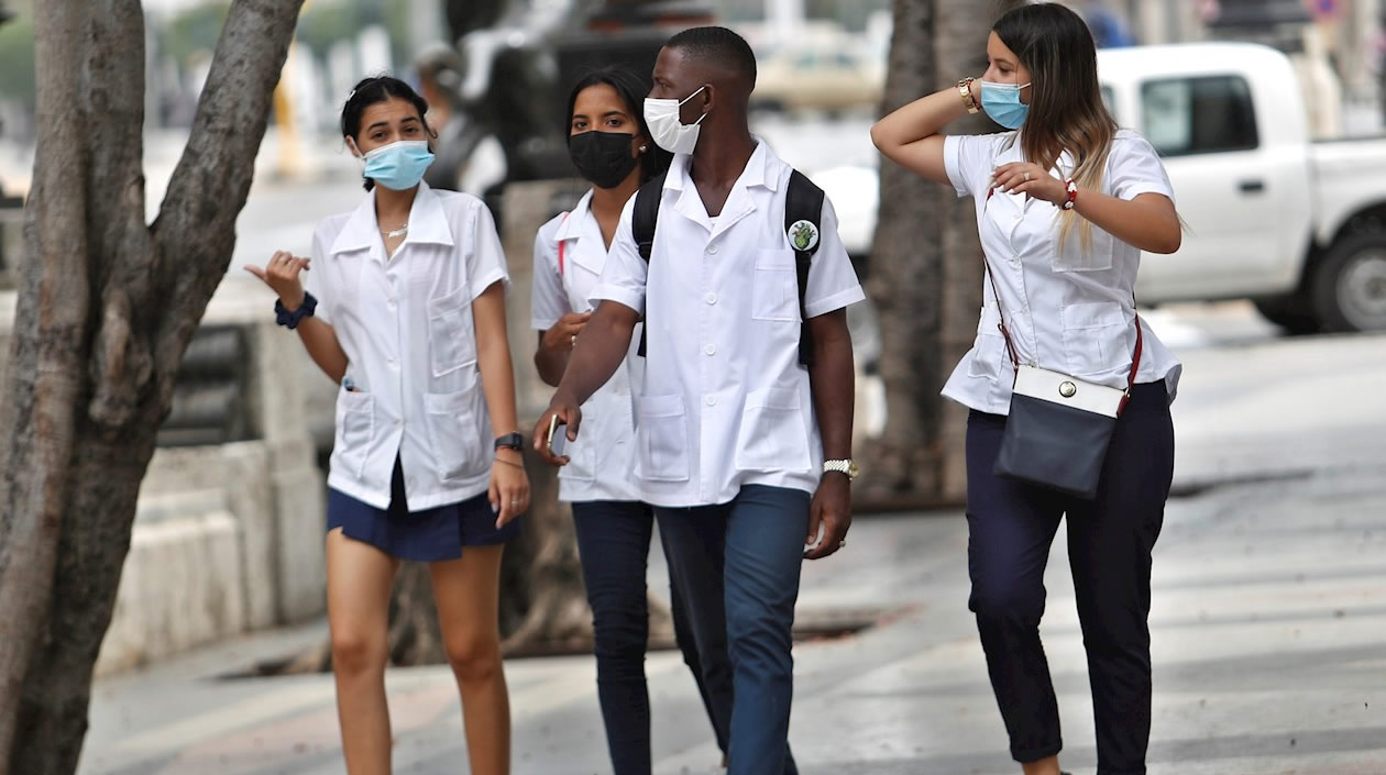 Jóvenes estudiantes cubanos.