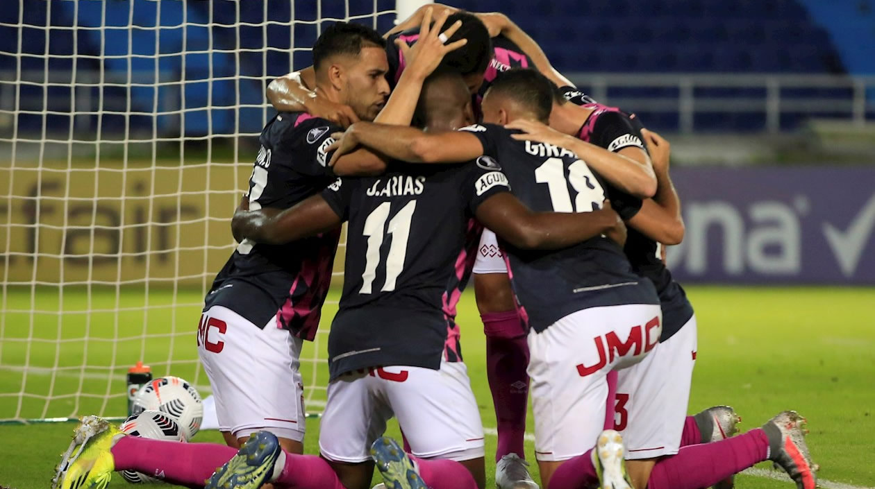 Jugadores de Santa Fe celebrando el empate.