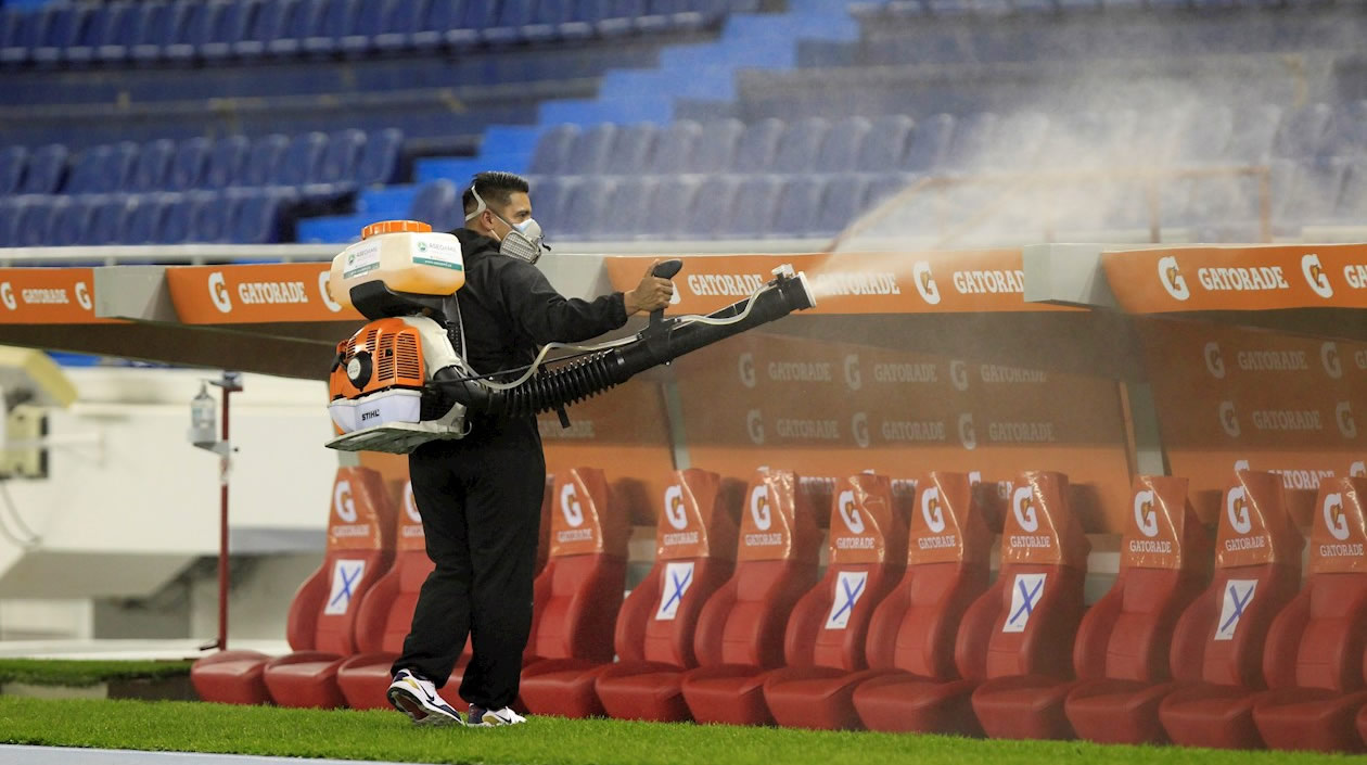 Protocolos de bioseguridad durante el partido.