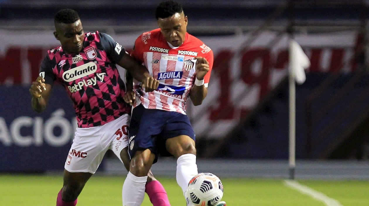 Otra jugada de ataque de John Pajoy.