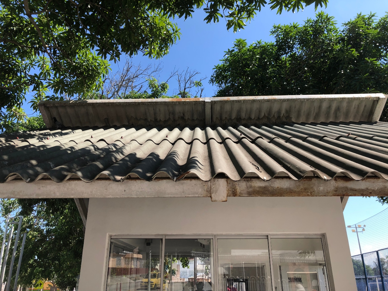 Así estaba antes el CAI de barrio El Carmen.