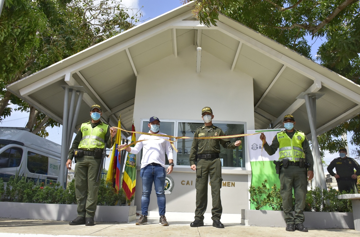 El jefe de la Oficina para la Seguridad y Convivencia Ciudadana, Nelson Patrón Pérez y el comandante de la Policía Metropolitana de Barranquilla, general Diego Rosero.