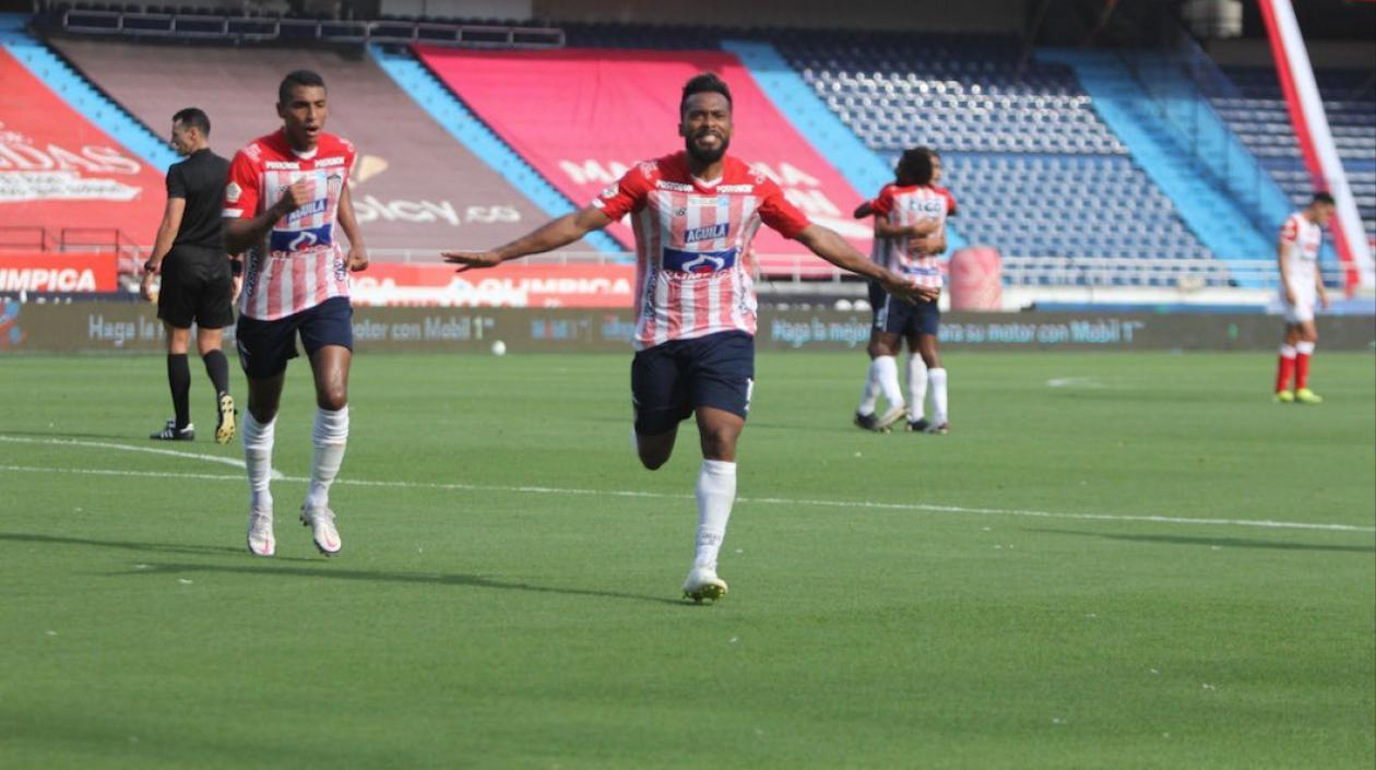 Luis 'Cariaco' González celebrando la apertura del marcador.