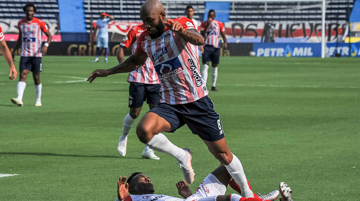 Freddy Hinestroza superando una marca 'cardenal'.