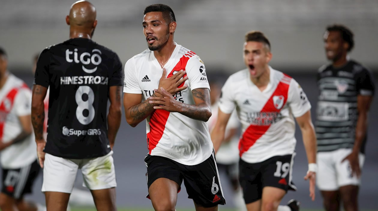 Héctor David Martínez festejando el primer gol.