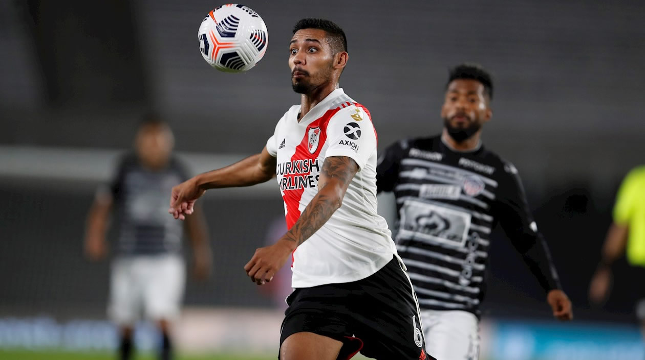 Héctor David Martínez superando la marca de Luis 'Cariaco' González.
