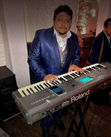 El pianista de la Nómina del Pin, Marlon Polo Armenta.