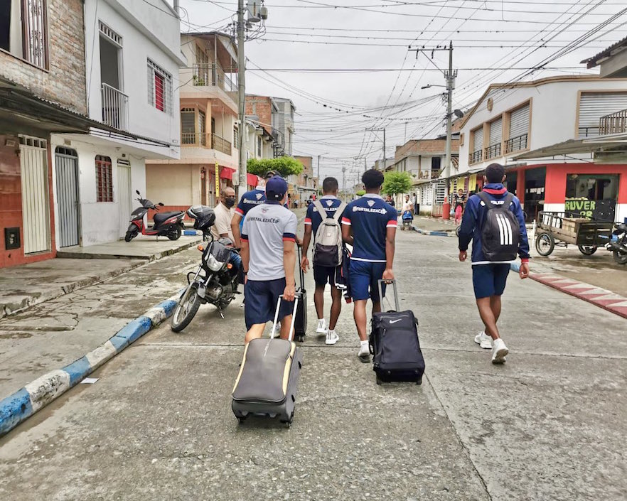 En las vías de Tuluá buscando la salida.