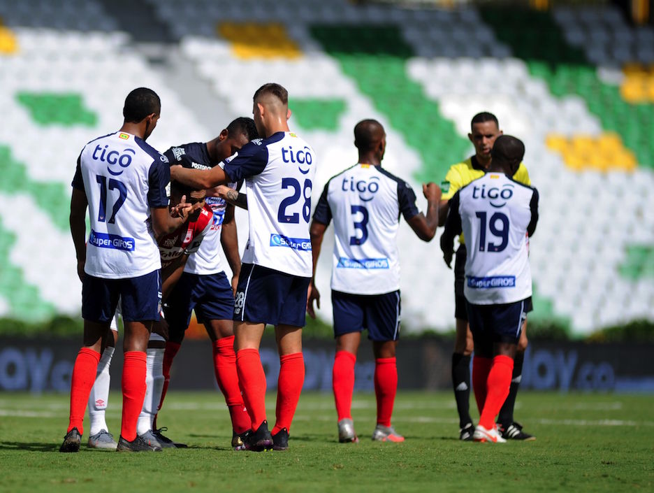 Jugadores del Junior celebrando la clasificación a semifinales.