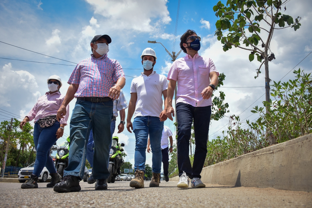 El secretario de Obras Públicas del Distrito, Rafael Lafont y el Alcalde de Barranquilla, Jaime Pumarejo.