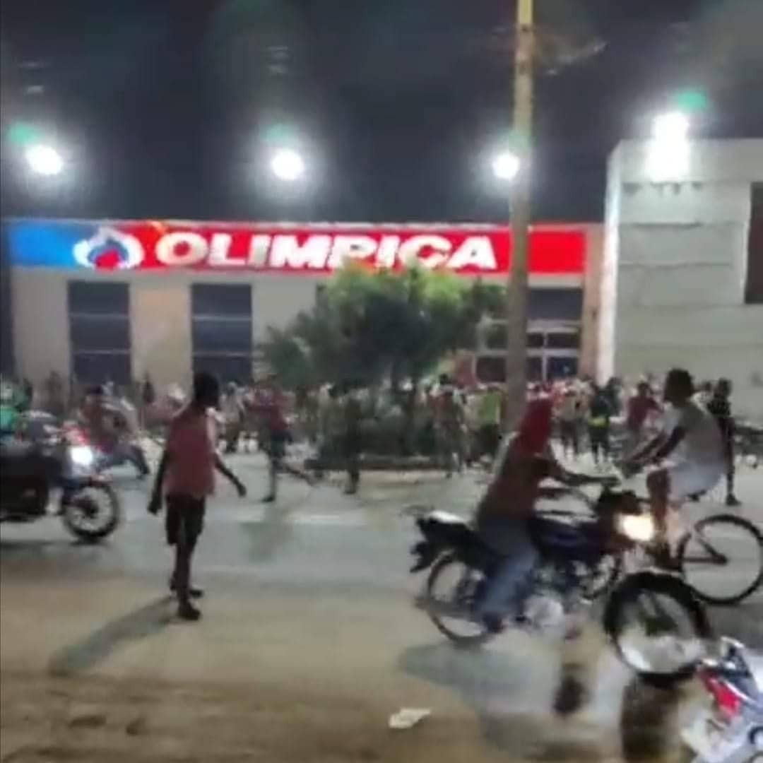 Asi atacó la turba los almacenes en Ciénaga.