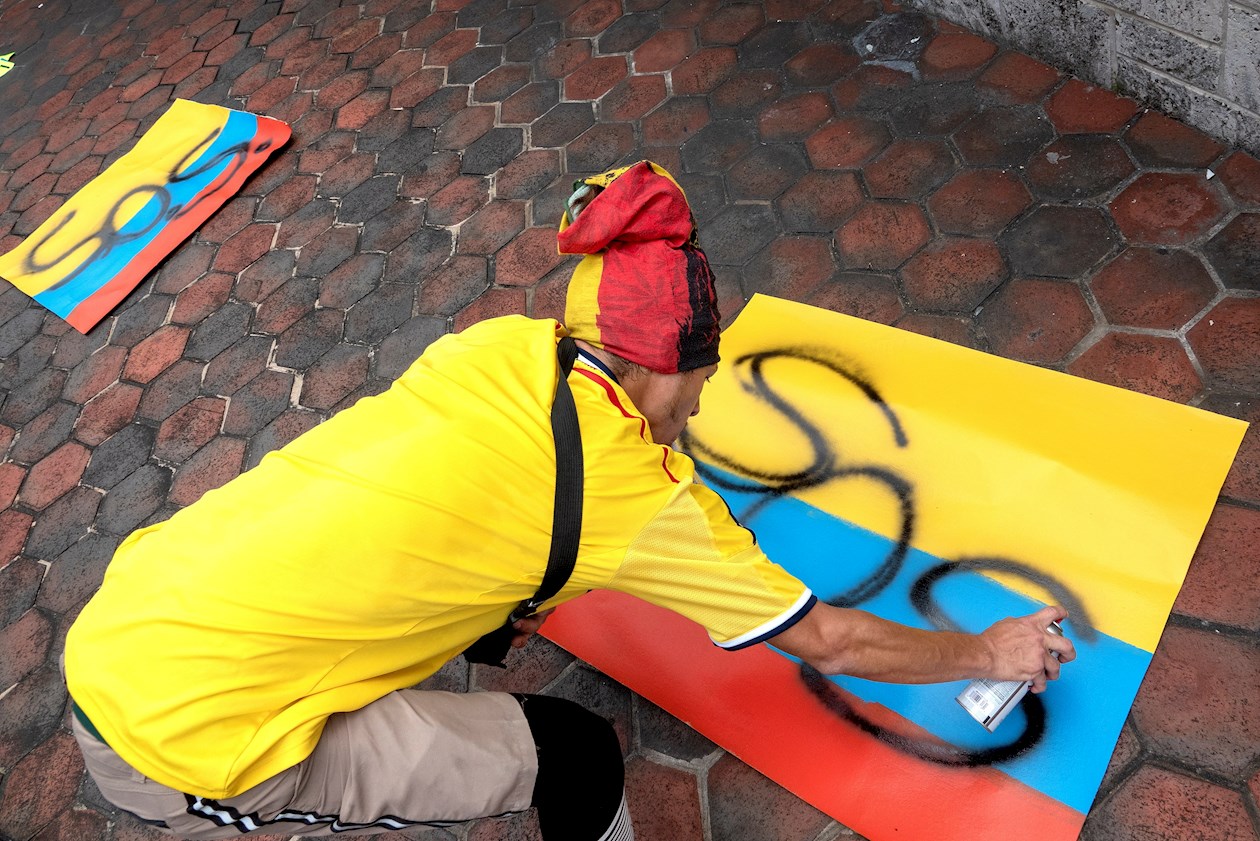 Con un S.O.S., los colombianos llamaron la atención de lo que pasa en el país.