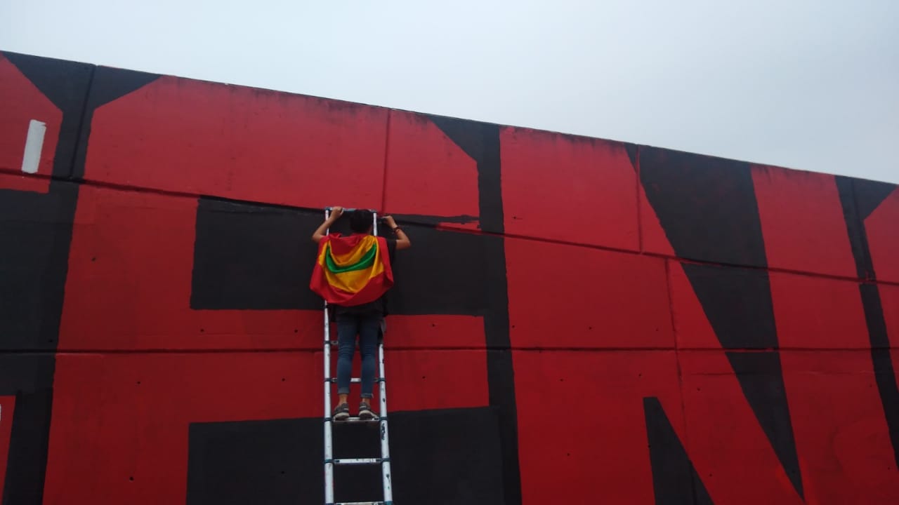 Mural gigante pintado por más de 200 jóvenes en la Circunvalar