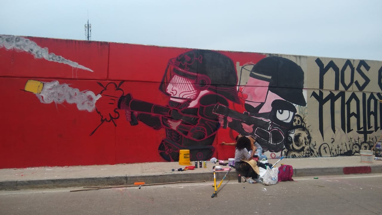 Mural gigante pintado por más de 200 jóvenes en la Circunvalar