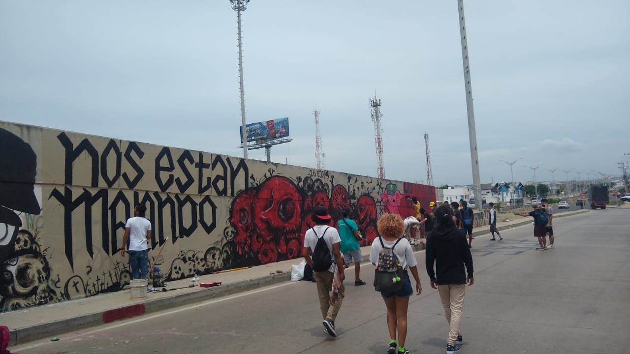 Mural gigante pintado por más de 200 jóvenes en la Circunvalar