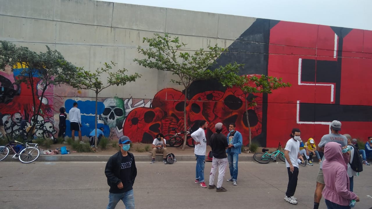 Mural gigante pintado por más de 200 jóvenes en la Circunvalar
