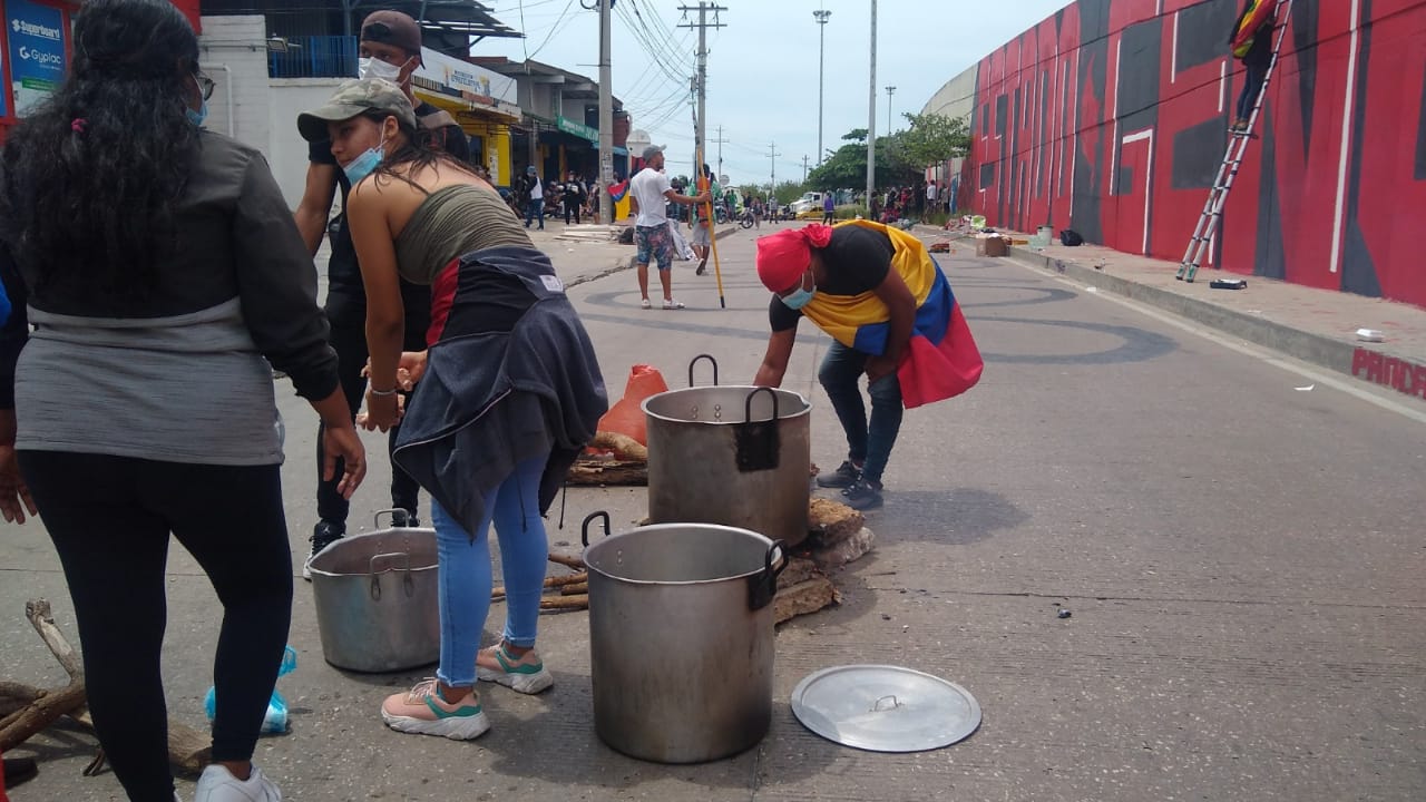 Mural gigante pintado por más de 200 jóvenes en la Circunvalar