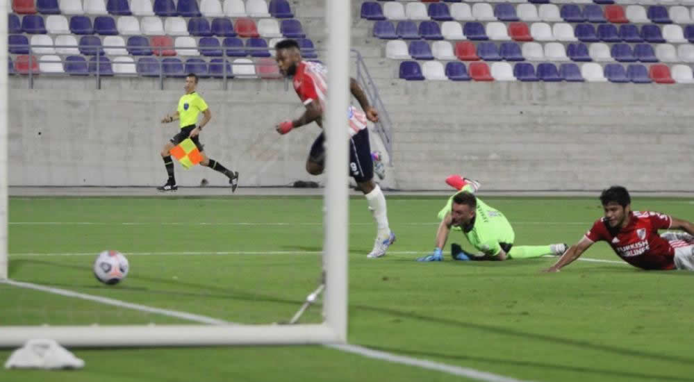 Franco Armani vencido ante el remate goleador de Borja.