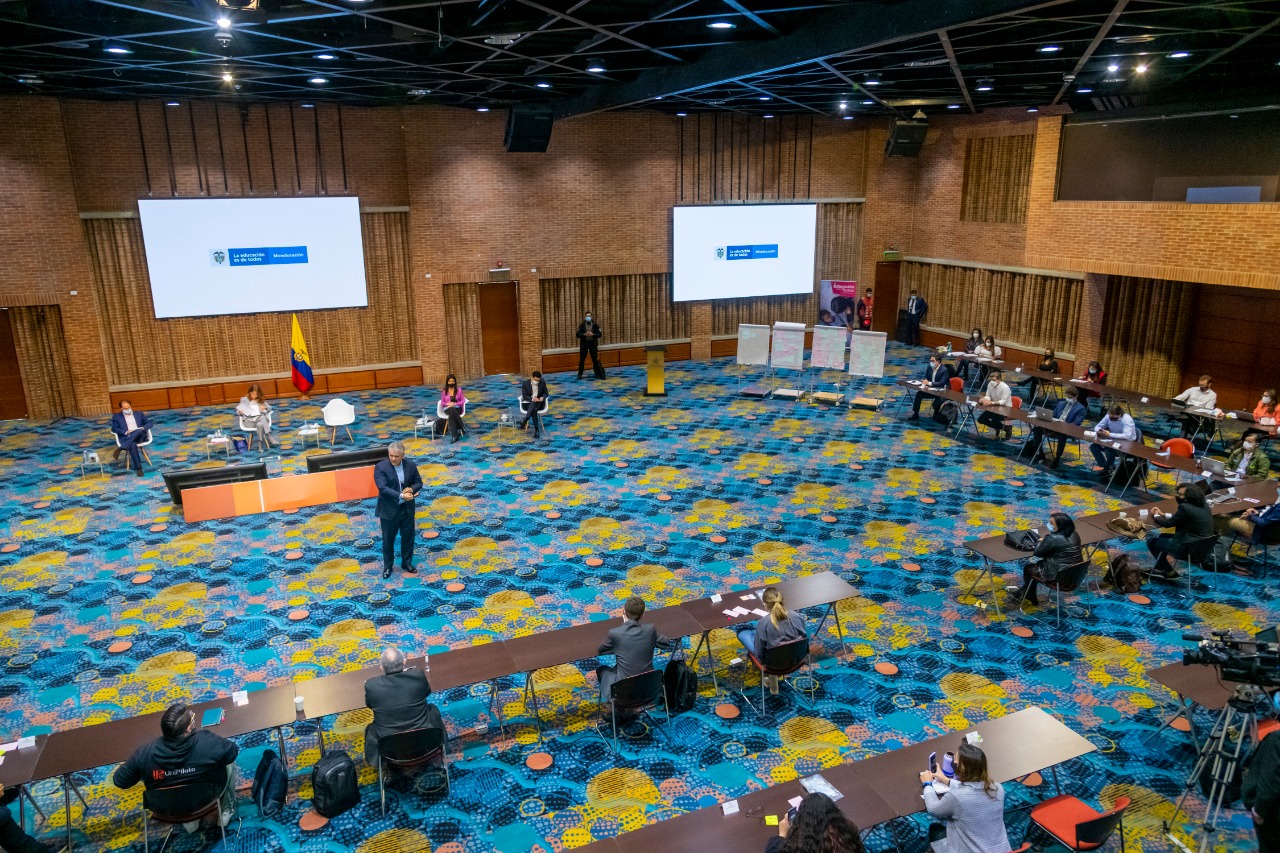 Presidencia El Presidente se reunió con los jóvenes en el Centro de Convenciones de Compensar, en el occidente de la capital del país.