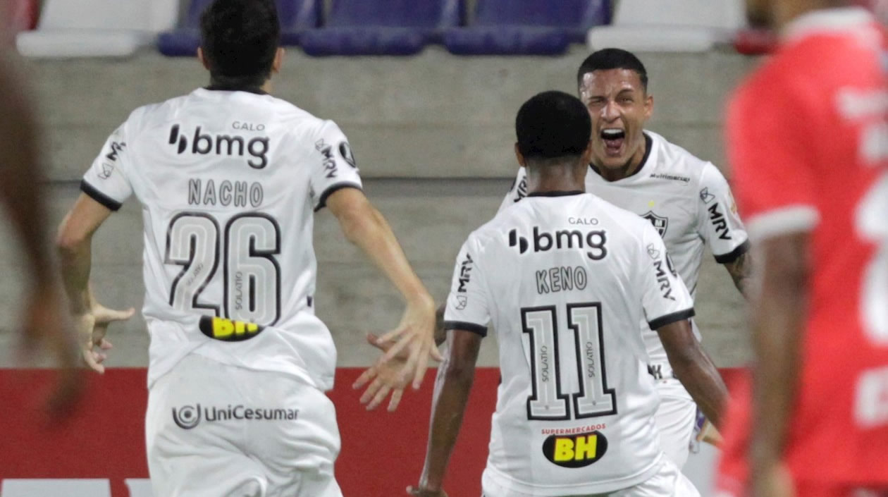 Nacho Fernández y Keno celebrando.