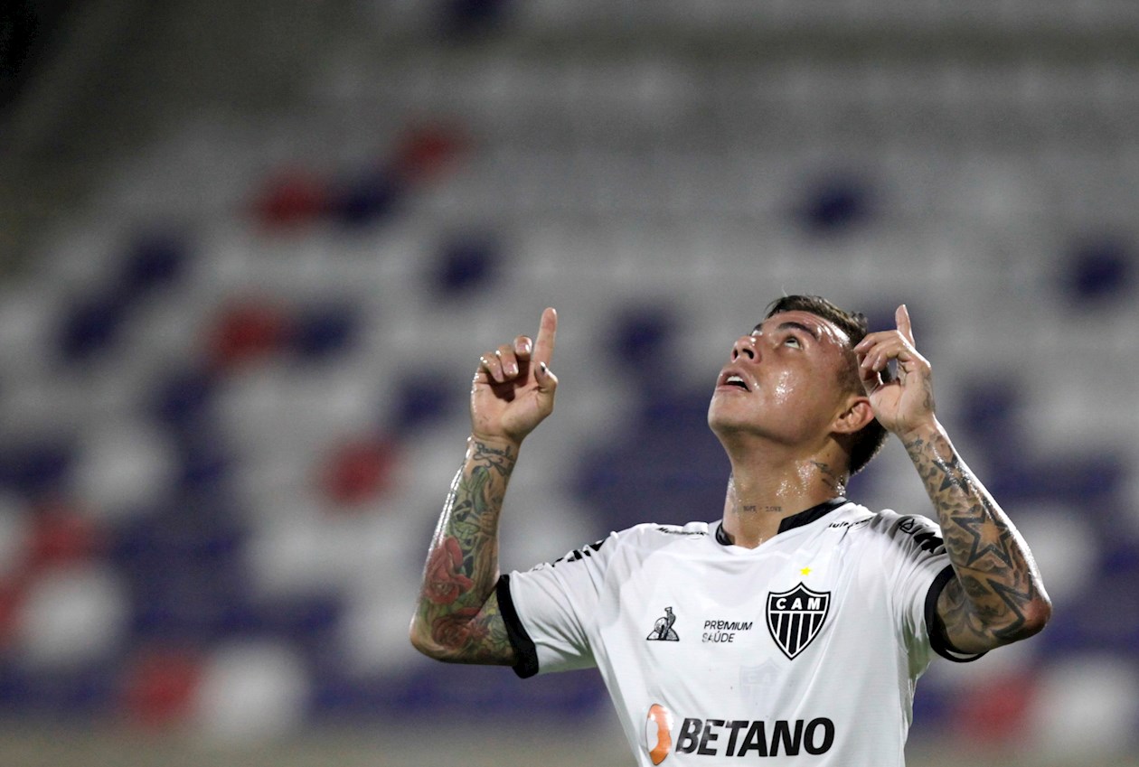 Guilherme Arana celebrando el 2-1.