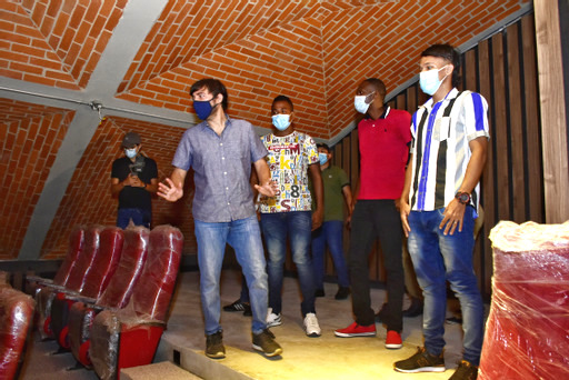 Prensa Alcaldía El programa también entregará becas para carreras técnicas profesionales.