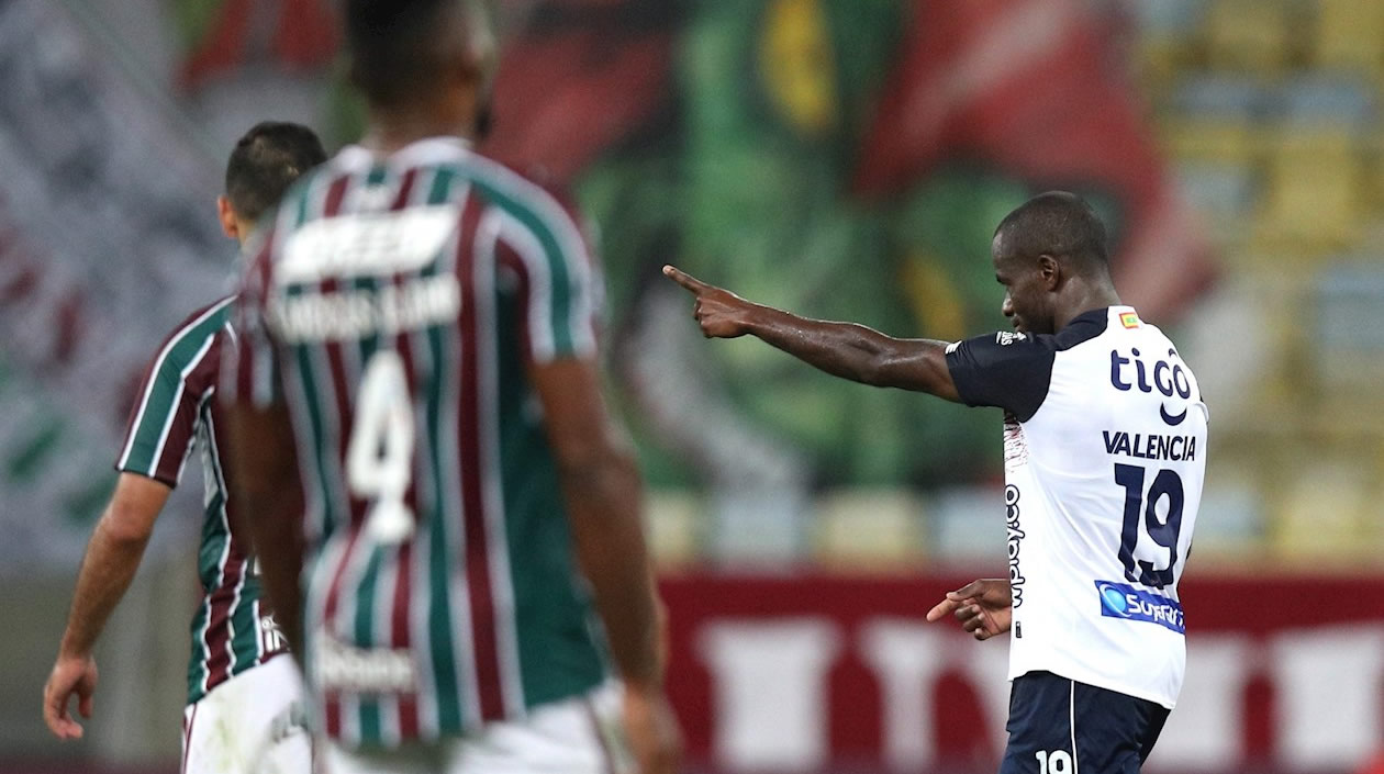 Carmelo Valencia celebrando su gol.