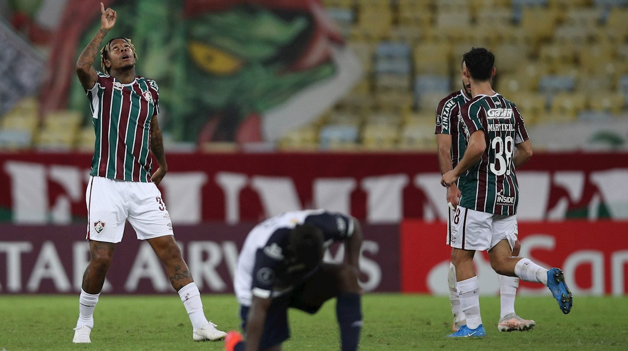 Abel Hernández celebrando el descuento para Fluminense.
