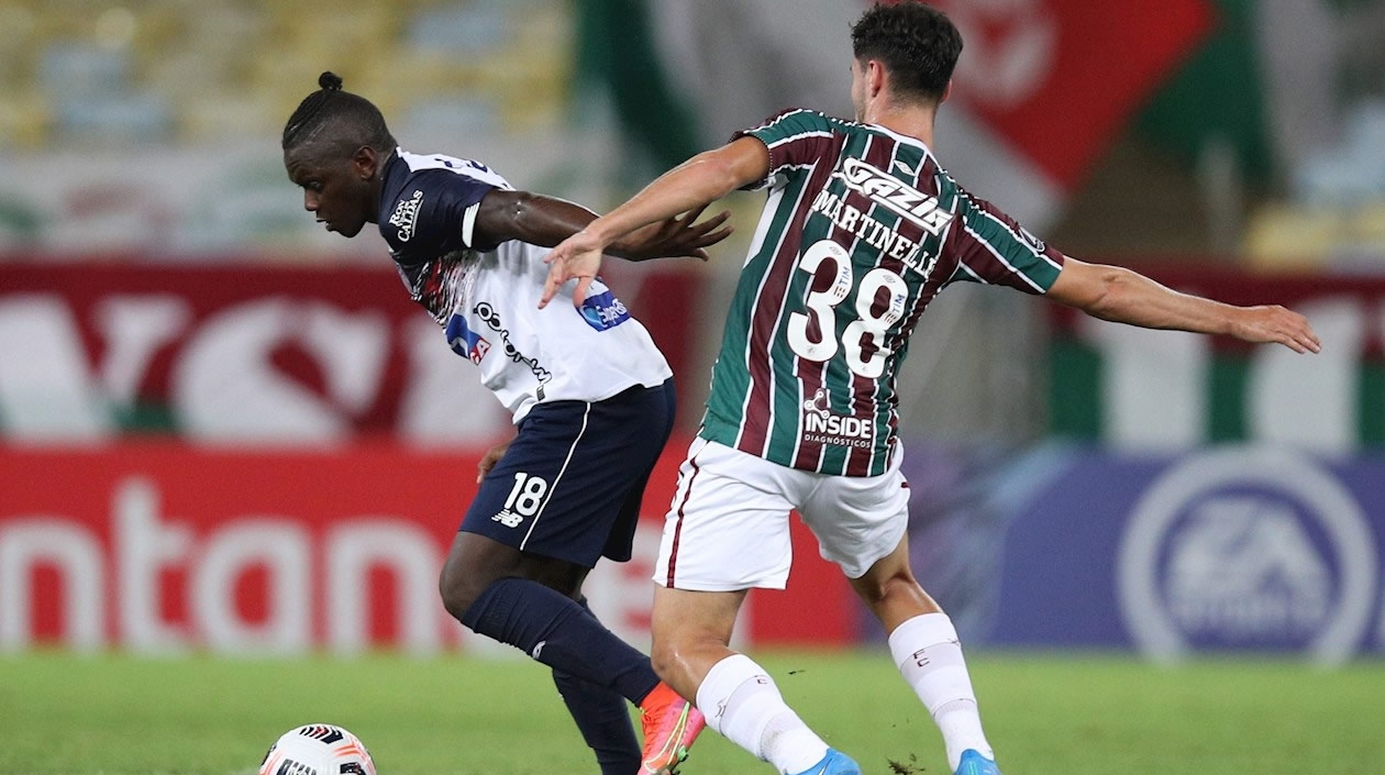 Edwuin Cetré suoerando la marca de Martinelli.