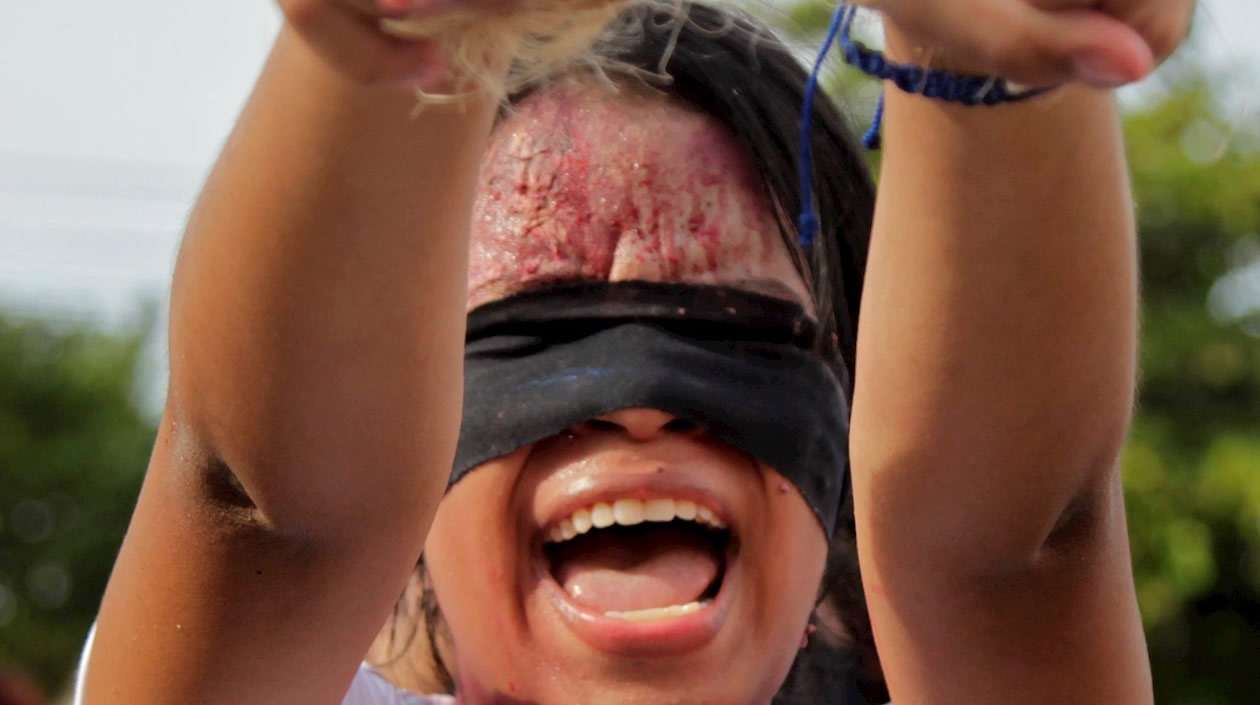 Performance de "Un violador en tu camino" en estación de Policía de Cartagena.