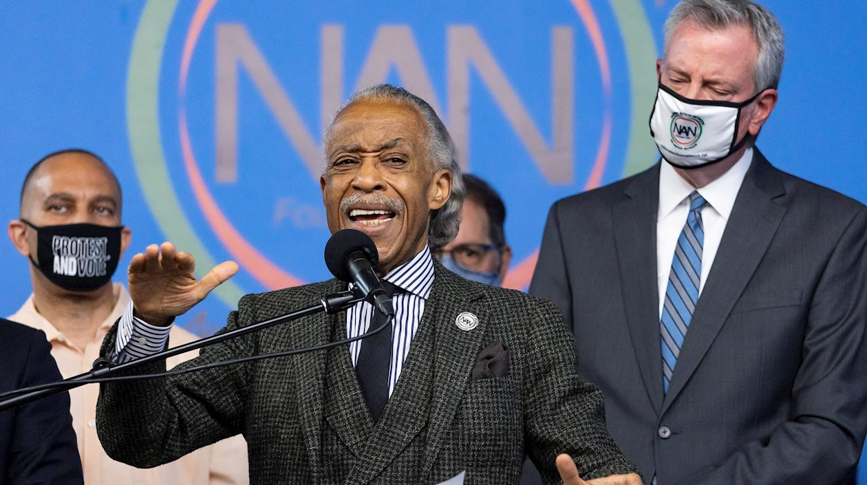 El reverendo Al Sharpton tomó la palabra. 