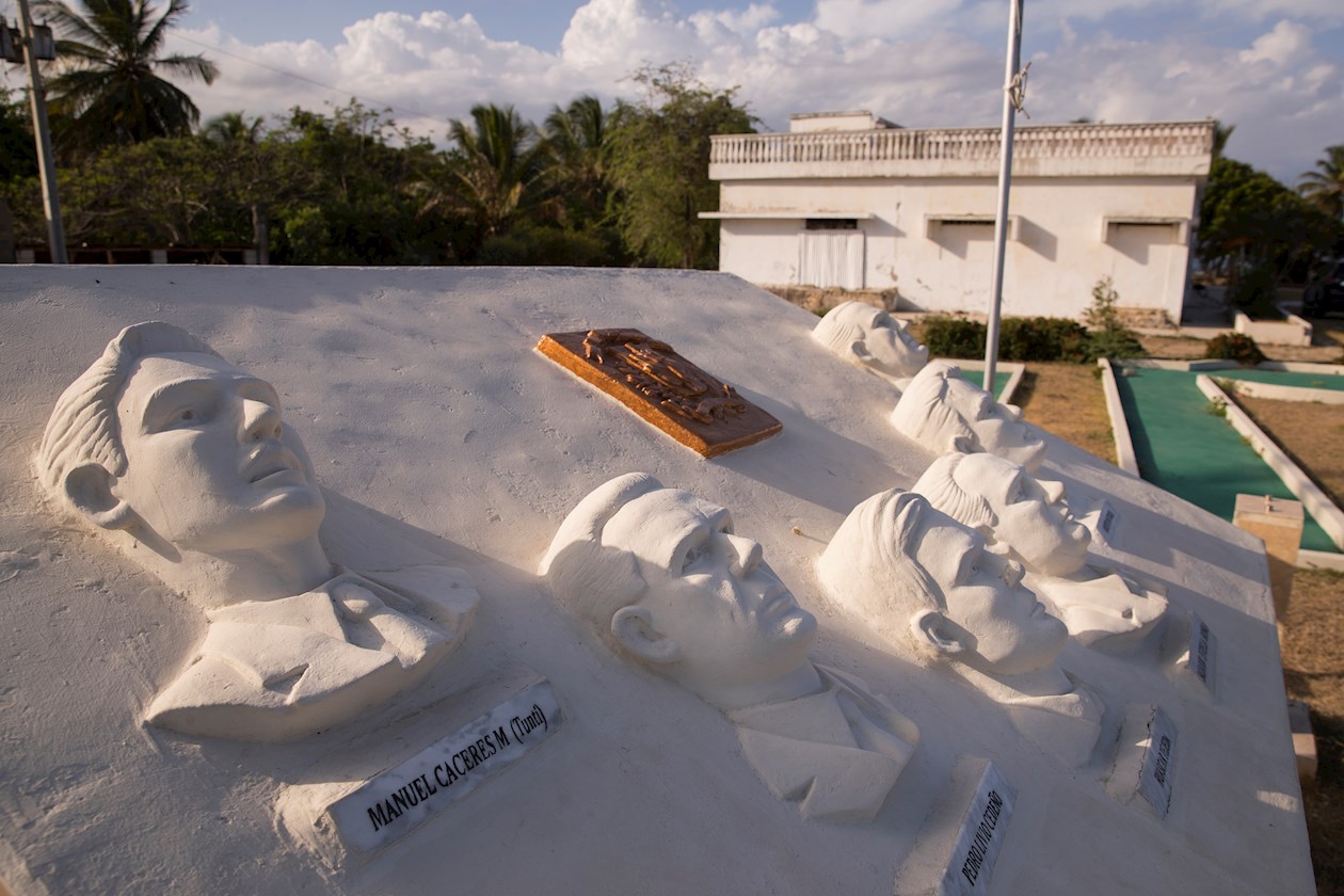 Monumento a los "Héroes del 30 de mayo".